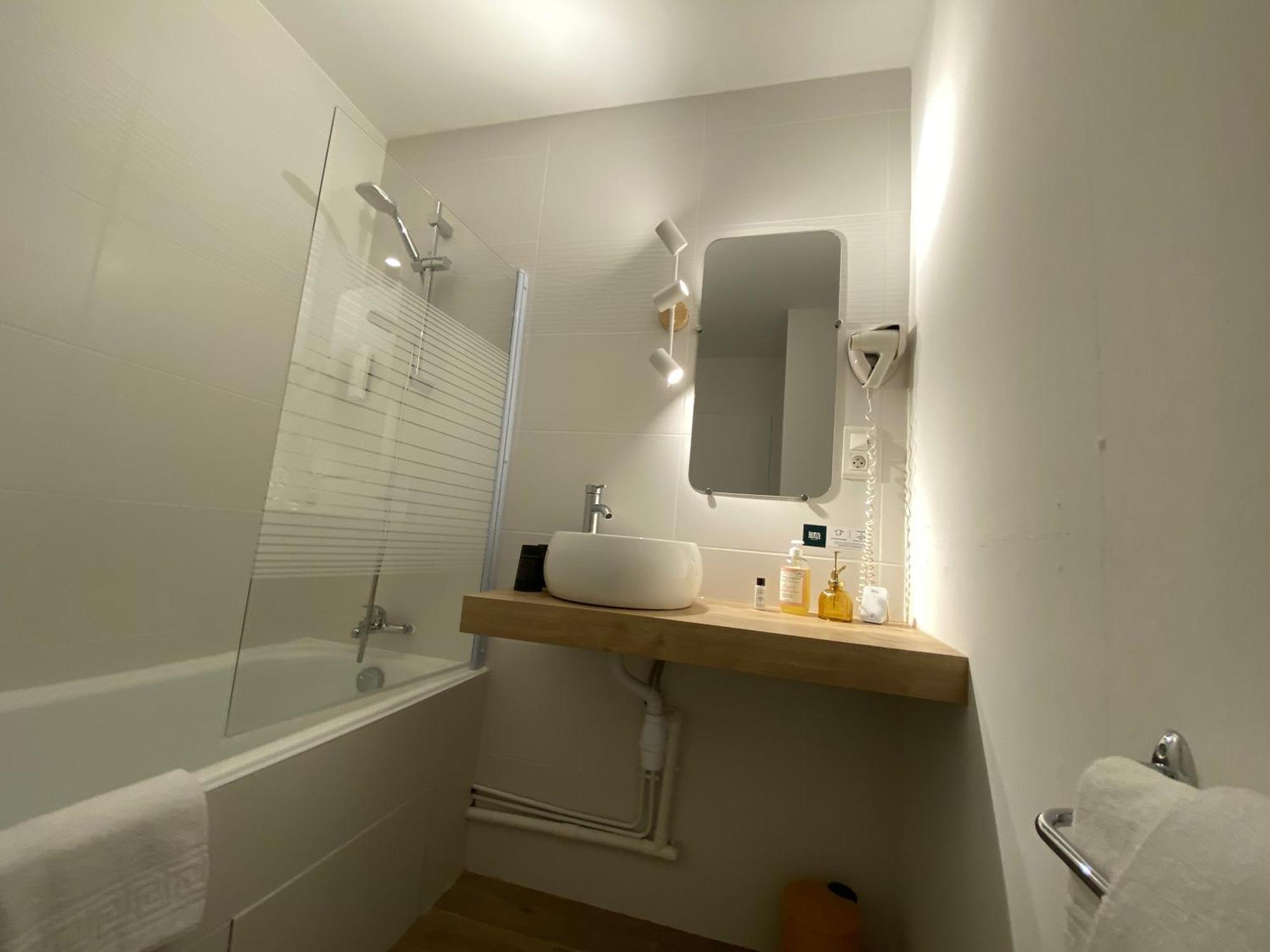 Logis Hotel Medieval, Montelimar Nord Rochemaure Exterior foto